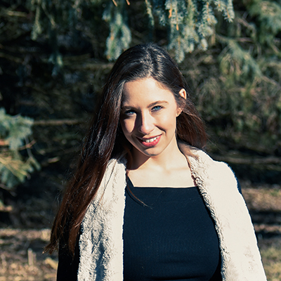 about 5 graphic designer